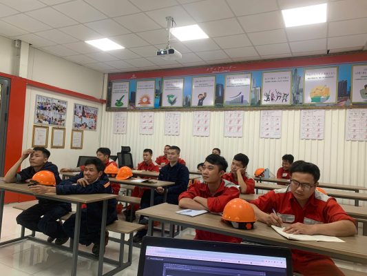 Vostokmetall Tổ Chức Khóa Học Tiếng Nga Cho Người Lao Động Việt Nam